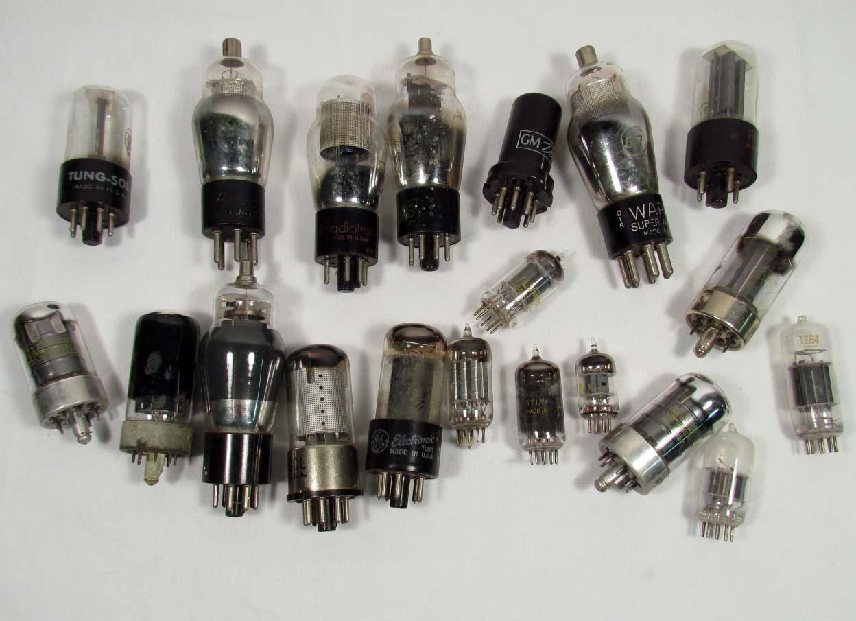 LOT OF 20 VINTAGE RADIO OR TELEVISION TUBES