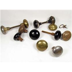 LOT OF VINTAGE DOORKNOBS - INCL. ENAMEL, BRASS, MO