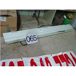 METAL BUILDING FRAME W/THRESHOLD