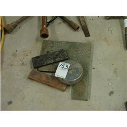 WEAR PADS W/2 CASTERS (X1)
