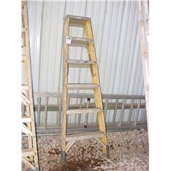 6’ FIBERGLASS LADDER
