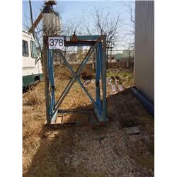 FORKLIFT UNDER ROOF BEAM RACK