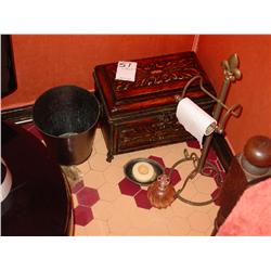 FREE-STANDING METAL FLEUR-DE-LIS TOILET PAPER HOLDER, METAL BOX, BRASS SOAP DISH, GLASS PERFUME DIFF