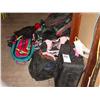 Image 1 : LUGGAGE & BACK PACKS (1X) LOT