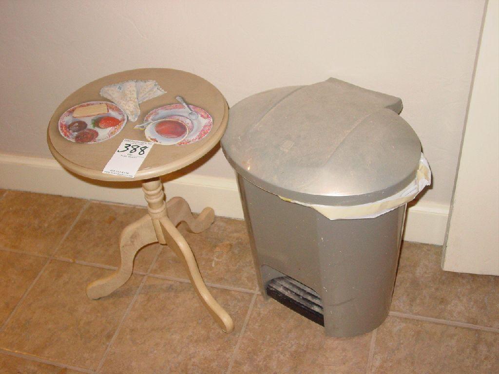 TABLE & TRASH CAN