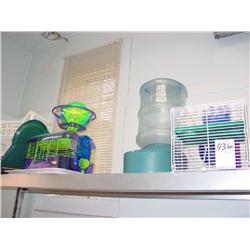 TOYS, CAGES & WATER DISPENSERS (1X)