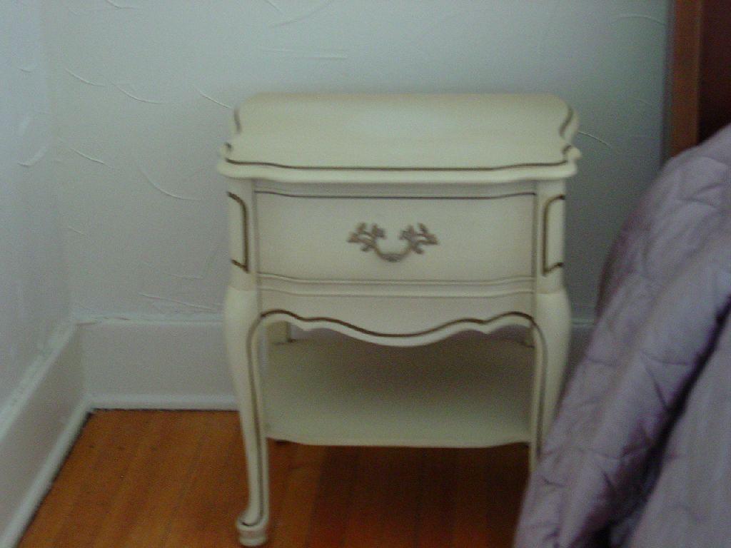 Bassett Furniture Industries Inc Blonde Wood Antique Bedroom Suit