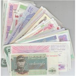 GROUP OF 80 WORLD BANKNOTES 40 DIFFERENT VARIETIES