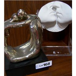 (2) Piece Kissing Collection statue lot including 1. Austin Prod. 1977 statue & 1. unsigned