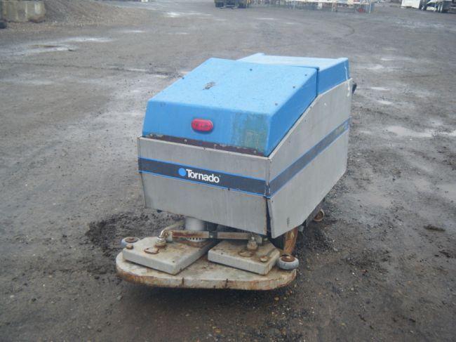 Tornado Floorkeeper 32 Floor Scrubber