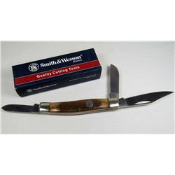 SMITH & WESSON SOW BELLY POCKET KNIFE W/ SHEEP HORN HANDLE