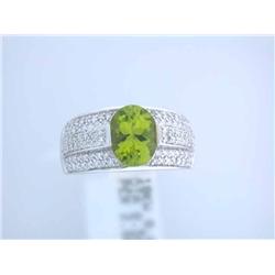 18k White Gold Ring with Diamonds and Peridot