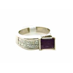 18k White Gold Ring with Amethyst and Diamond Accents