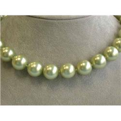 Pearl Necklace with Yellow Gold Clasp