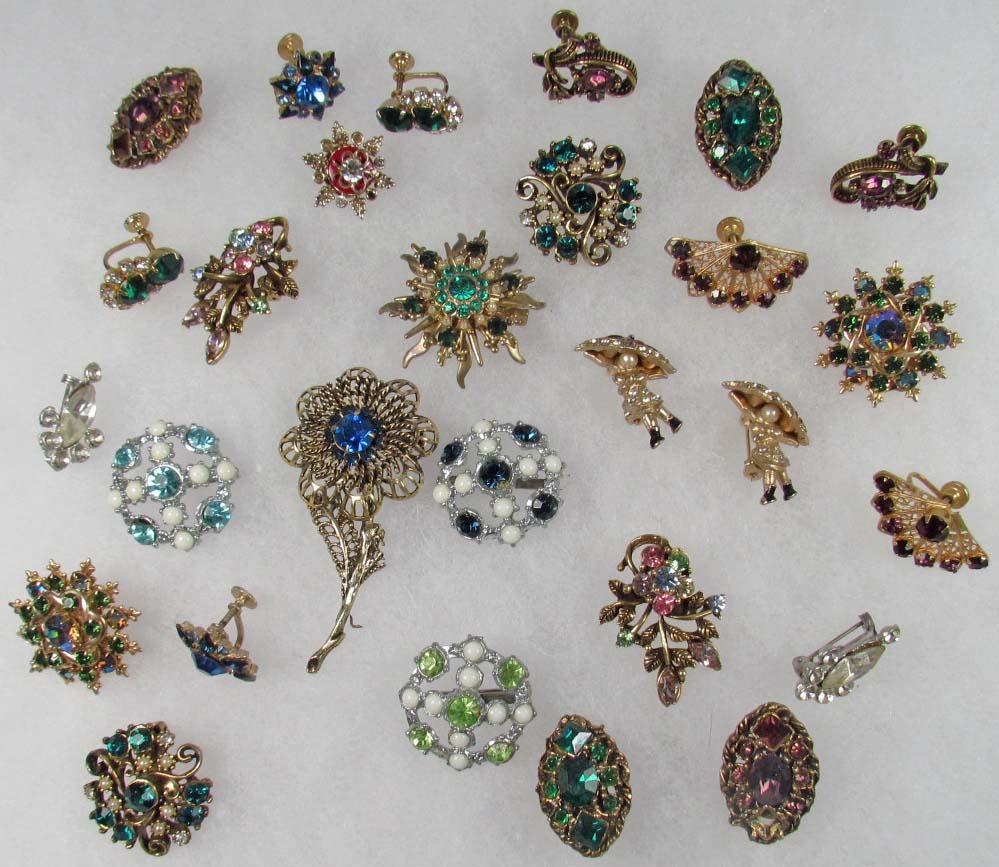LOT OF VINTAGE COSTUME JEWELRY lot-of-vintage-costume-jewelry