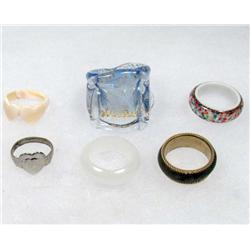 LOT OF 6 VINTAGE ESTATE JEWELRY RINGS - INCL. SHELL