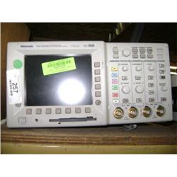 TEK TDS3054B OSCOPE