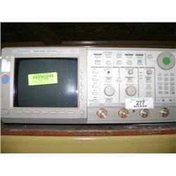 TEK TDS640 OSCOPE