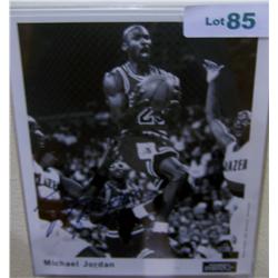 MICHAEL JORDAN HAND SIGNED PHOTOGRAPH