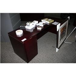 MAHOGANY CORNER DESK