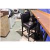 Image 1 : 3 BROWN LEATHER BAR STOOLS