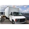 Image 1 : 2000 WHITE GMC 3500 CUBE VAN