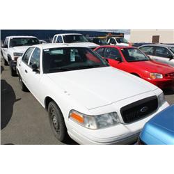 2004 WHITE FORD CROWN VICTORIA POLICE SERIES 4DR