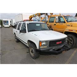 1995 WHITE GMC SUBURBAN 4DR SUV