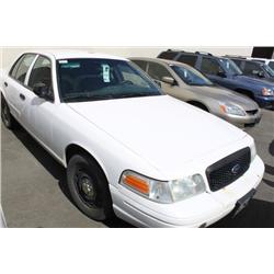 2004 WHITE FORD CROWN VICTORIA POLICE SERIES 4DR