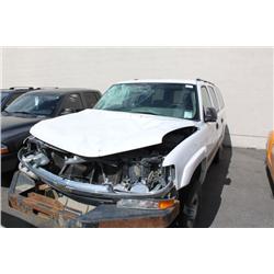 2004 WHITE CHEVROLET SUBURBAN 4DR SUV