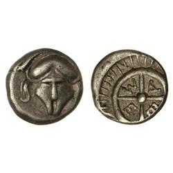 Dióbolo. -  450-350 a.C. -  MESEMBRIA. -  Anv.: Casco de frente. Rev.: Rueda radiada en sus espacios