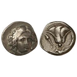 Didracma. -  387-304 a.C. -  RODAS. -  Anv.: Cabeza de Helios de frente mirando a derecha. Rev.: Ros