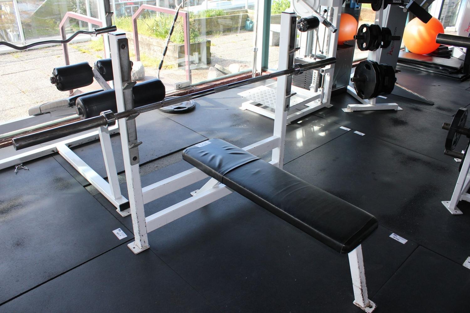Apex Bench Press Station C W Bar