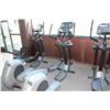 Image 2 : LIFE FITNESS 9500HR ELIPTICAL MACHINE