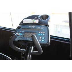 LIFE FITNESS 9500HR ELIPTICAL MACHINE