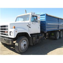 1988 IHC 2500 Tandem Grain Truck