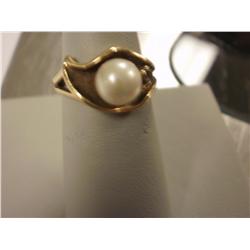 10K Gold Pearl Ring, 3.2 Grams