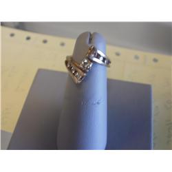 1CT Diamond Ladies Ring with 14K gold band arranged in a unique looking reverse "Z" and a nice cente