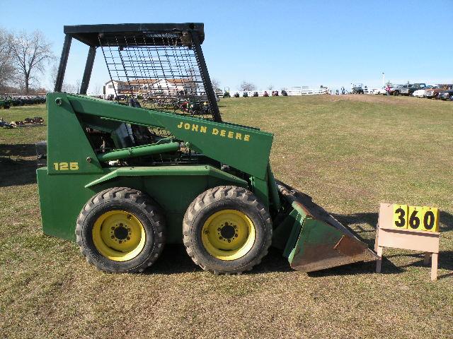 John Deere 125 skid loader