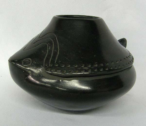 Mata Ortiz Black Clay Pot with Lizards Black & Orange tones Mexican Pot