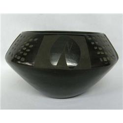 Mata Ortiz Black on Black Pot by Raul Lozoya
