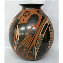 Mata Ortiz Polychrome Pot by Yolanda Soto