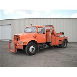 2001 International 4900 S/A Tow Truck
