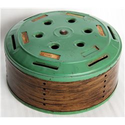 HOME BUDGET BANK. Cylindrical shape. 15cm in diameter, 7cm in height. Green metal, with wood grain a