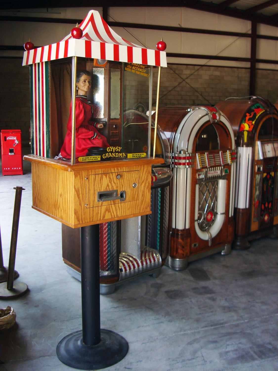 RARE1957 Genco Gypsy Grandma Fortune Teller Arcade Machine