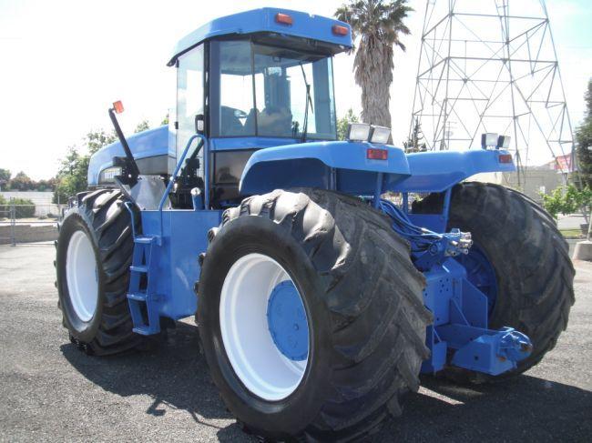Versatile 2360 2002 Buhler Versatile 2360 4x4 Ag. Tractor