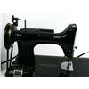 Image 5 : SINGER FEATHER WEIGHT PORTABLE SEWING MACHINE