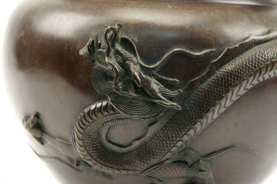 LARGE ANTIQUE BRONZE JAPANESE DRAGON PLANT POT