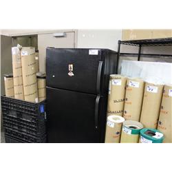 BLACK FRIGIDAIRE REFRIGERATOR WITH UPPER FREEZER