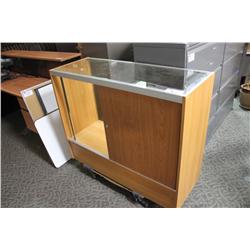 4' GLASS DISPLAY CASE